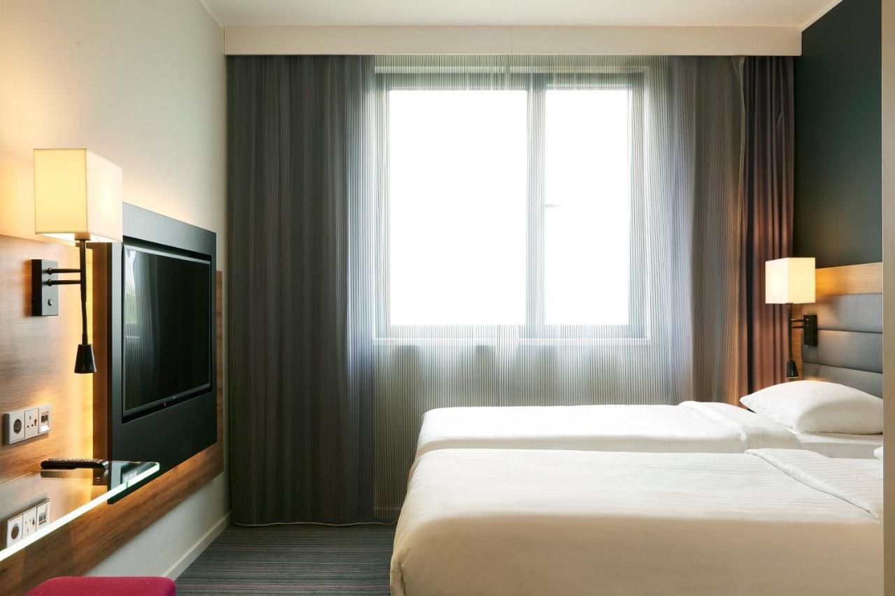 Moxy Milan Linate Airport Hotell Segrate Exteriör bild