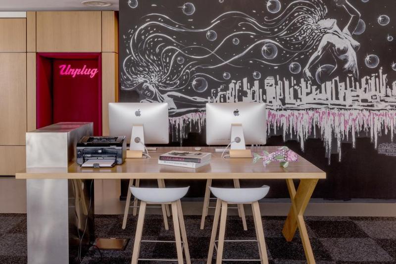 Moxy Milan Linate Airport Hotell Segrate Exteriör bild